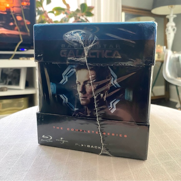 Battlestar Galactica Complete Series Blu-ray Disc DVD Set - Picture 4 of 6